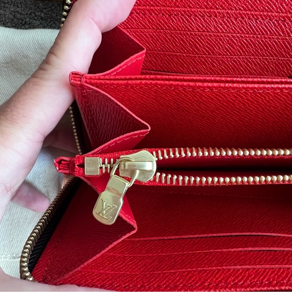 LOUIS VUITTON MONOGRAM ZIPPY WALLET LONG - Picture 6 of 11